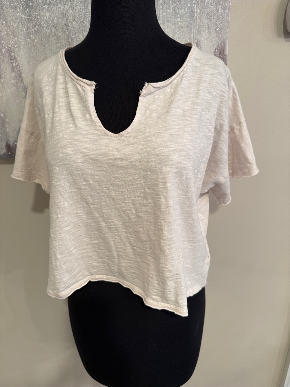 Women's Raw-Edge Notch Neck Short Sleeve Top - Cream size small
